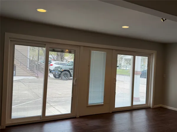 $2,425 | 102 East 5th Street, Houston, TX 77007