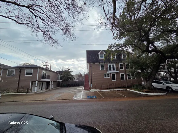 $2,425 | 102 East 5th Street, Houston, TX 77007