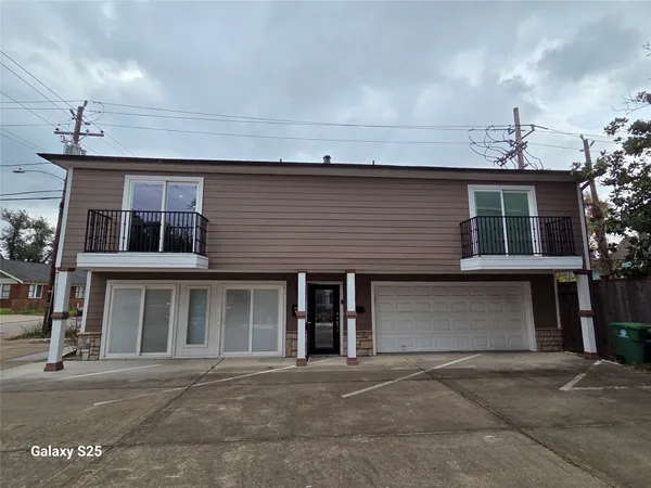 $2,425 | 102 East 5th Street, Houston, TX 77007