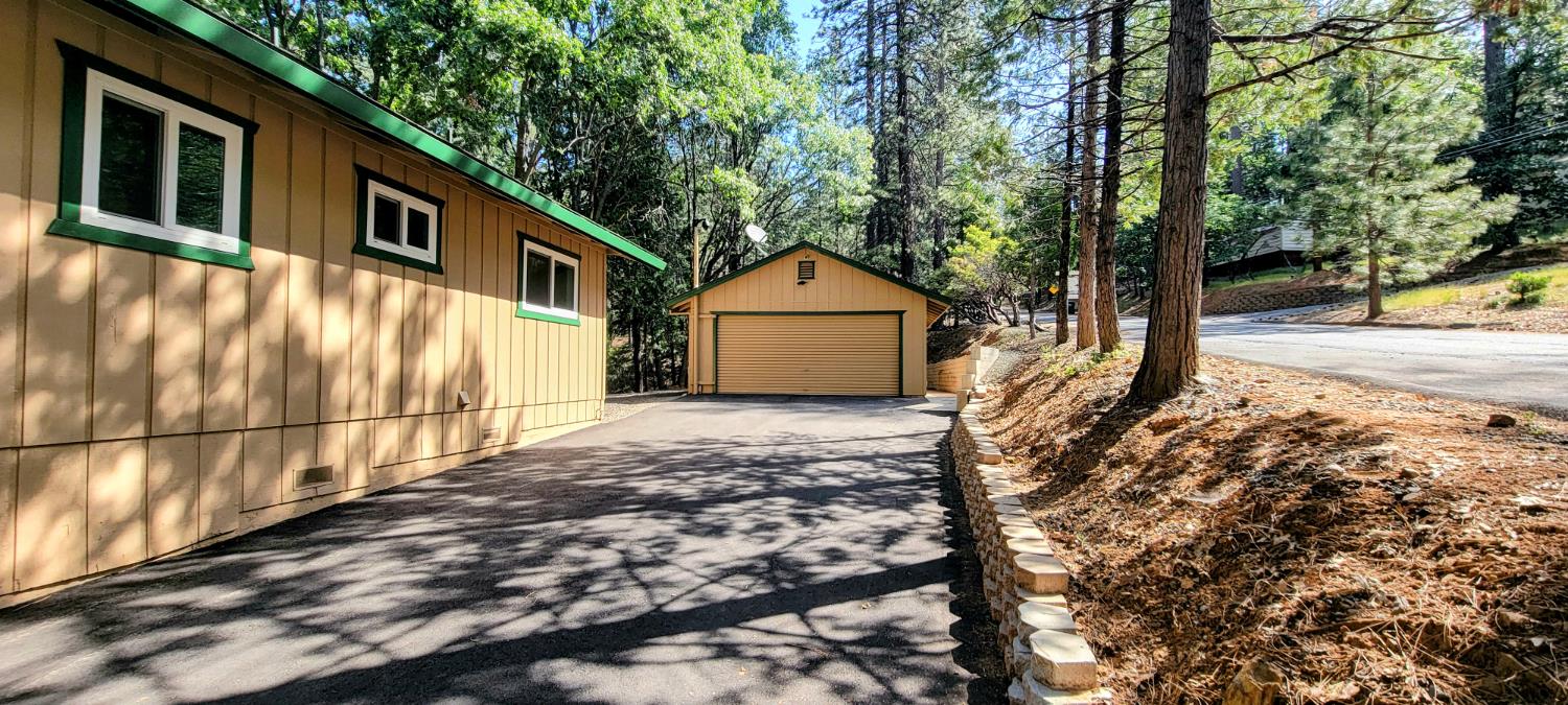 24040 Hitching Post Road Sonora, CA 95370 - Photo 15 of 26