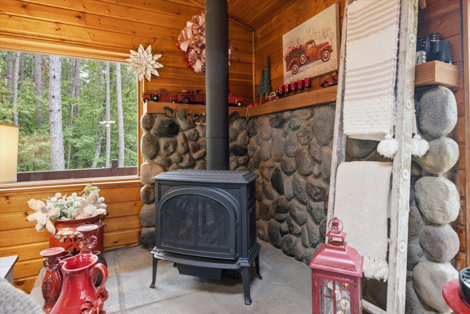 2016 Rice Lake Road Duluth, MN 55811 - Photo 16 of 47