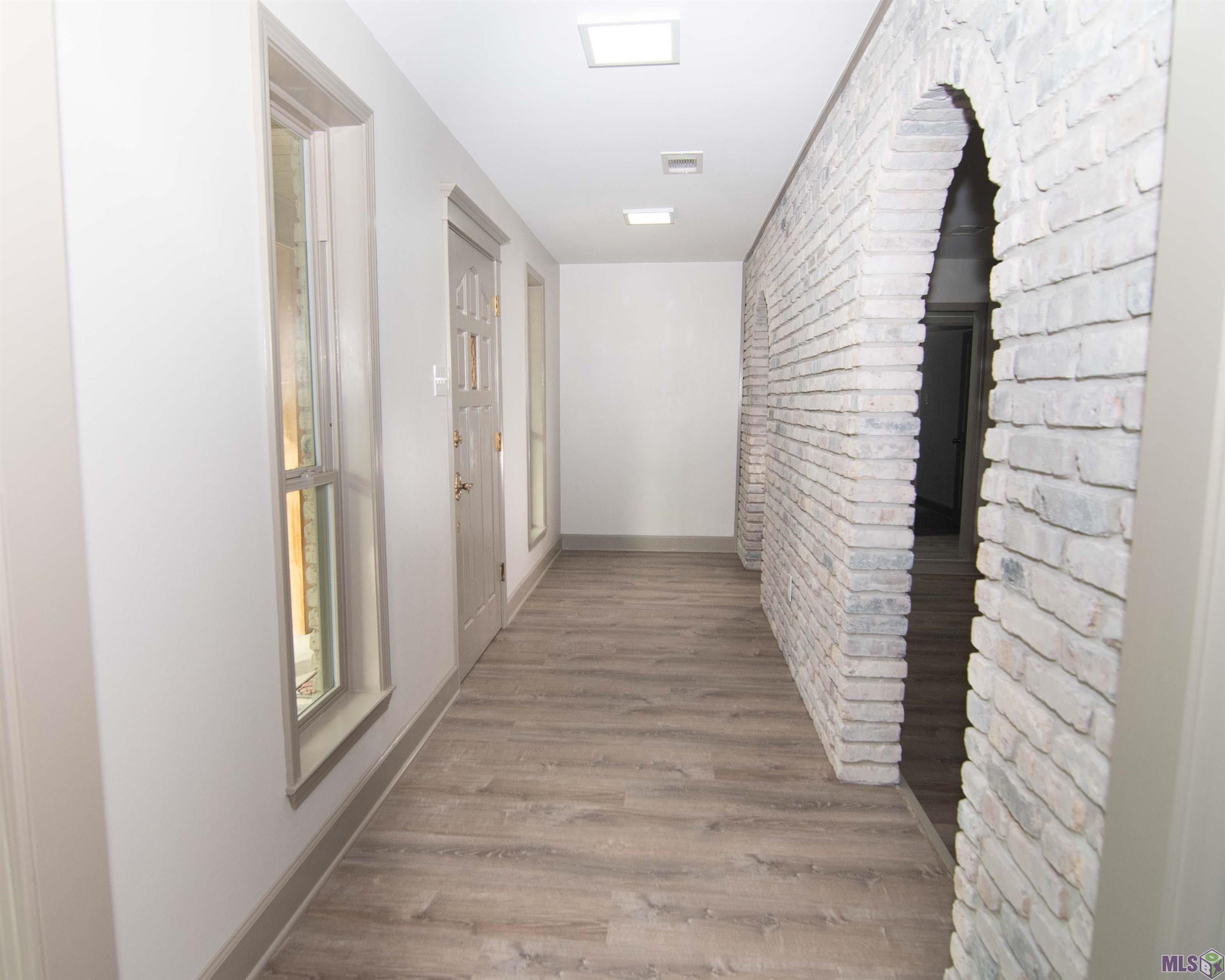 12472 Gravois Subdivision Road Gonzales, LA 70737 - Photo 22 of 37 foyer
