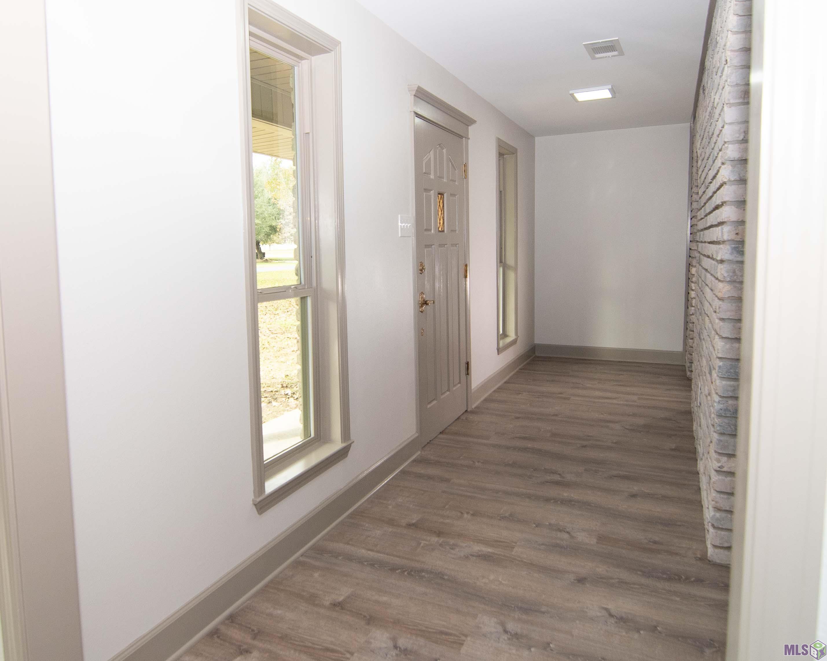 12472 Gravois Subdivision Road Gonzales, LA 70737 - Photo 23 of 37 foyer