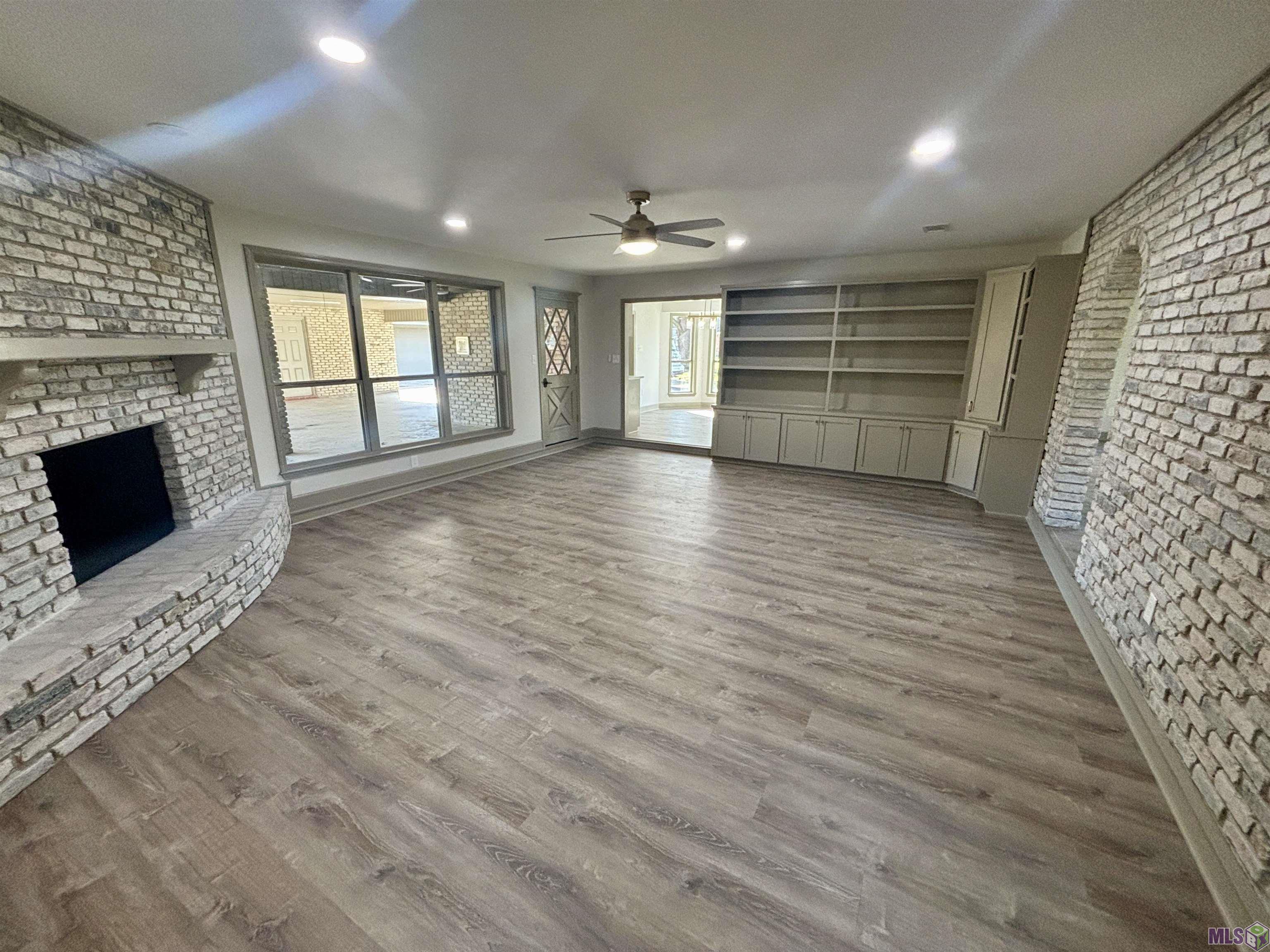 12472 Gravois Subdivision Road Gonzales, LA 70737 - Photo 5 of 37 Large Living Room