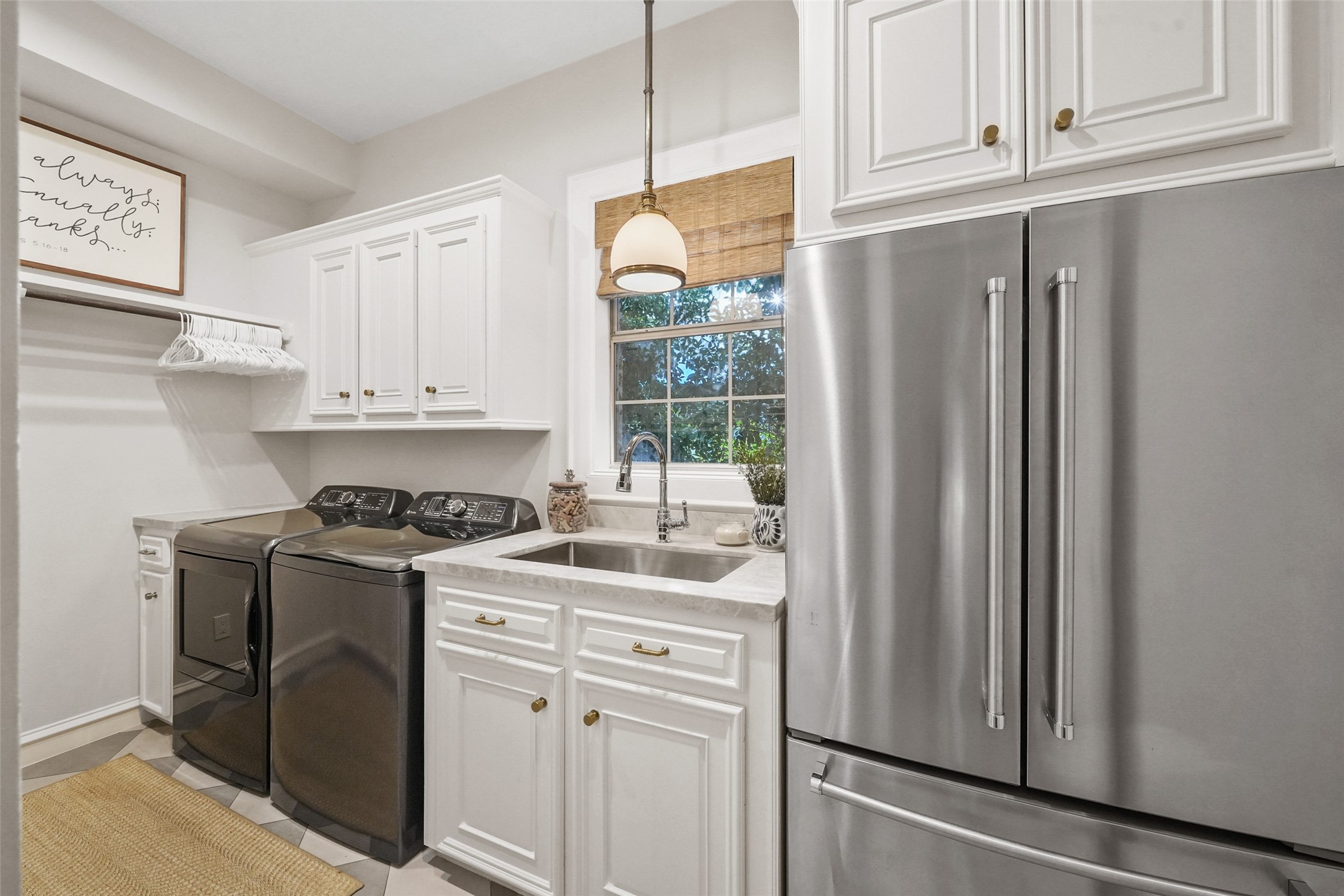 2207 Longmire Road Conroe, TX 77304 - Photo 24 of 46 a kitchen with appliances cabinets and a sink