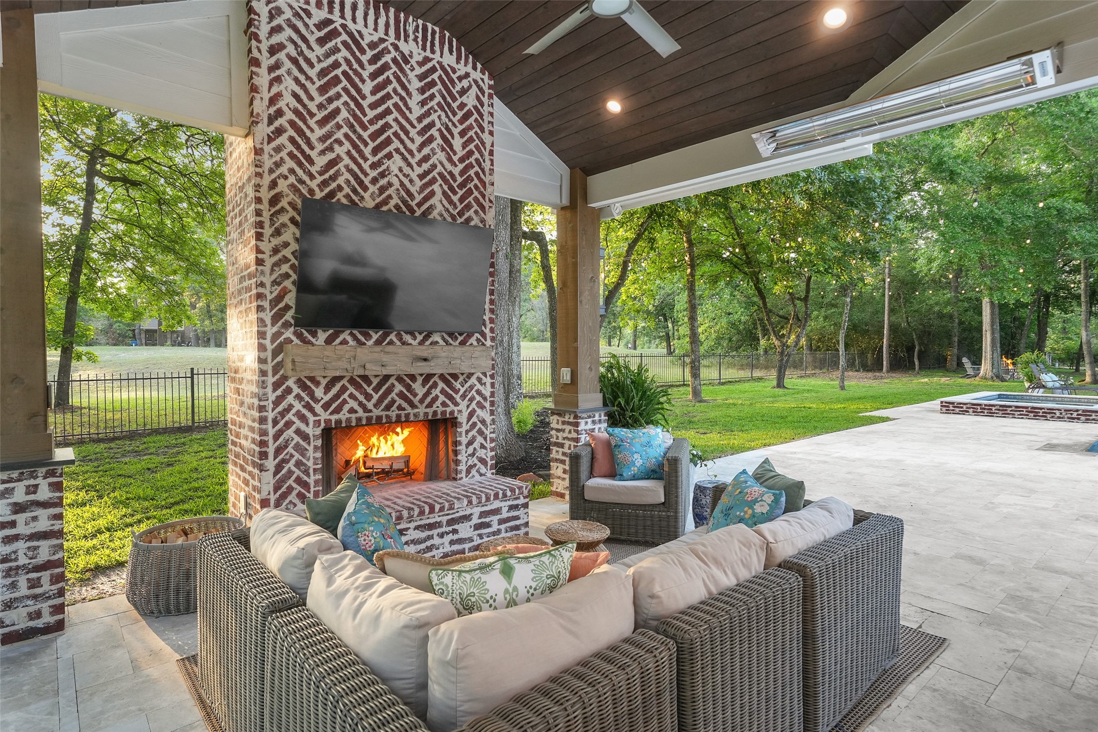 2207 Longmire Road Conroe, TX 77304 - Photo 40 of 46 a outdoor living space with furniture and garden view