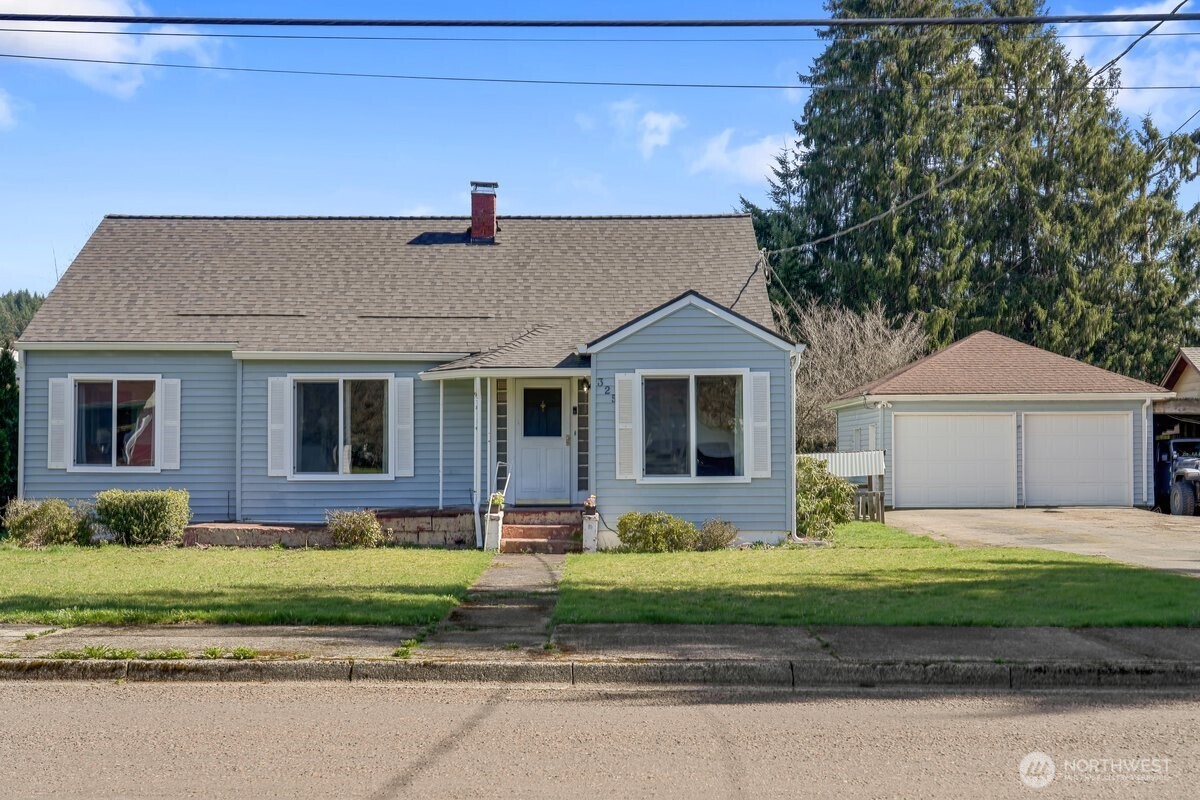 325 3rd Street Morton, WA 98356 - Photo 2 of 40 a front view of a house with a yard