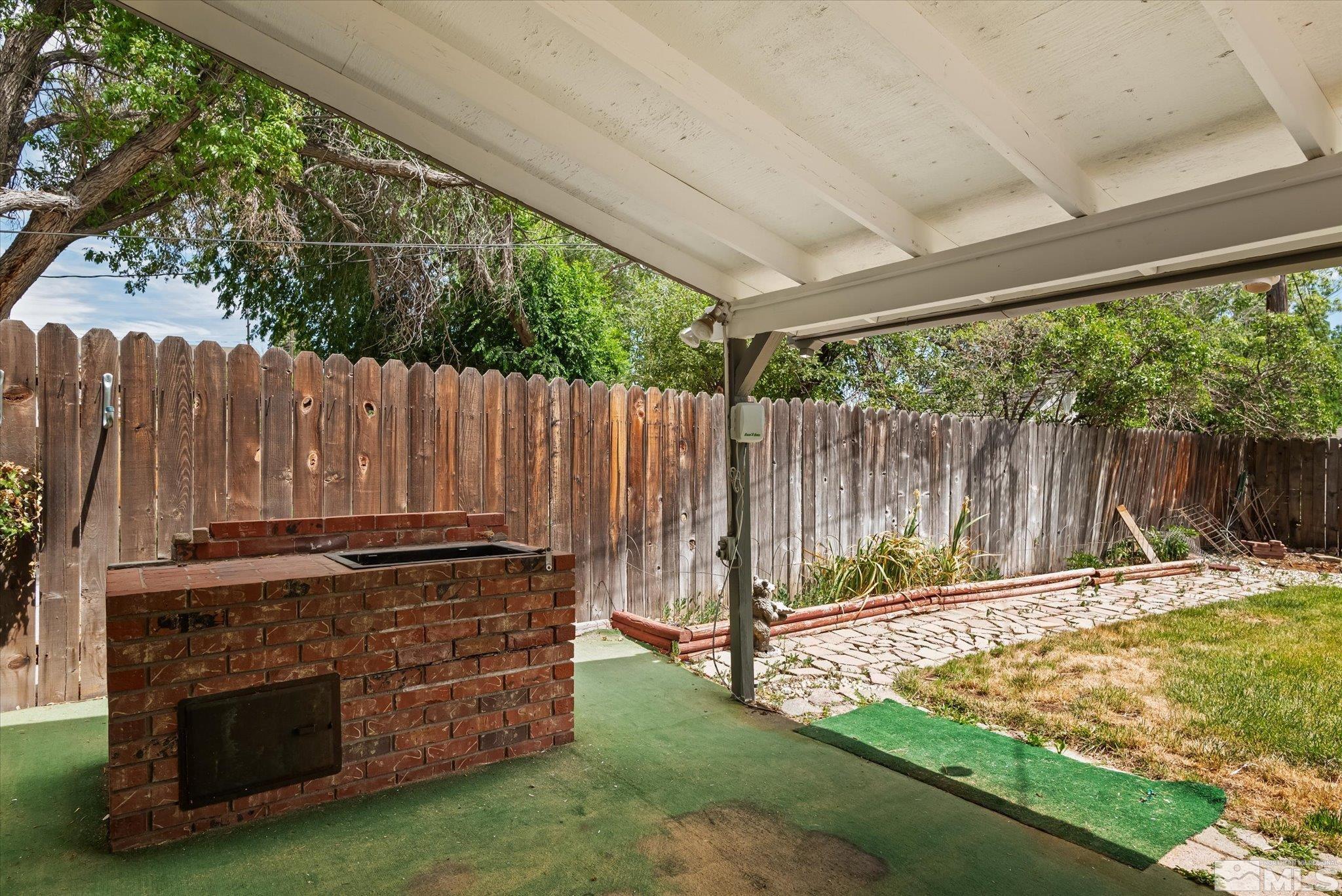 1760 Grandview Avenue Reno, NV 89503 - Photo 34 of 35 a backyard of a house with table and chairs