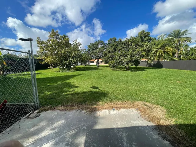 a view of an entryway of the house