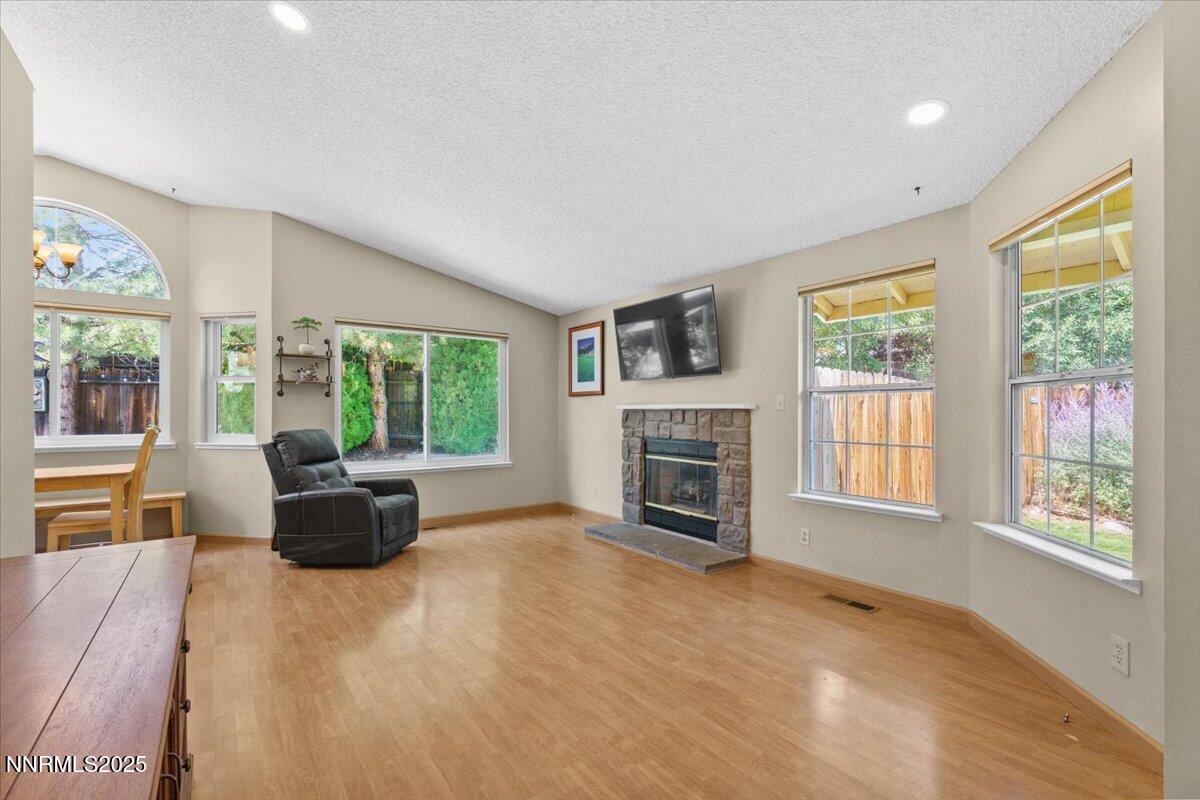 6320 Moon Ridge Terrace Reno, NV 89523 - Photo 4 of 35 _LR2