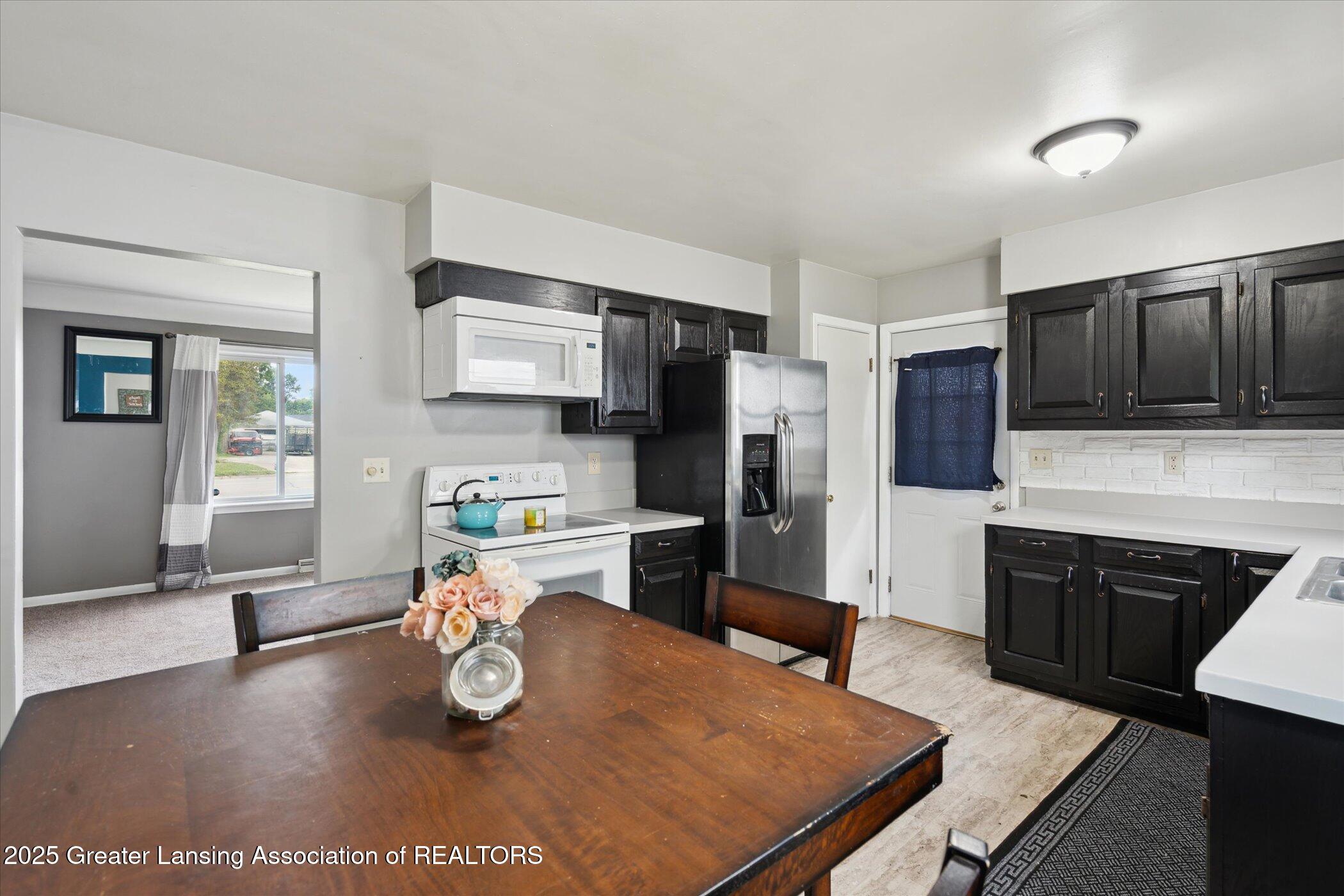 3427 West Jolly Road Lansing, MI 48911 - Photo 14 of 41 Kitchen/Dining