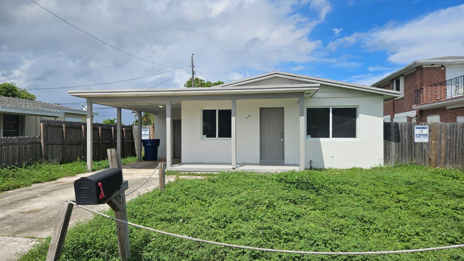 958 West 3rd Street Riviera Beach, FL 33404 - Photo 2 of 10 a front view of a house with porch