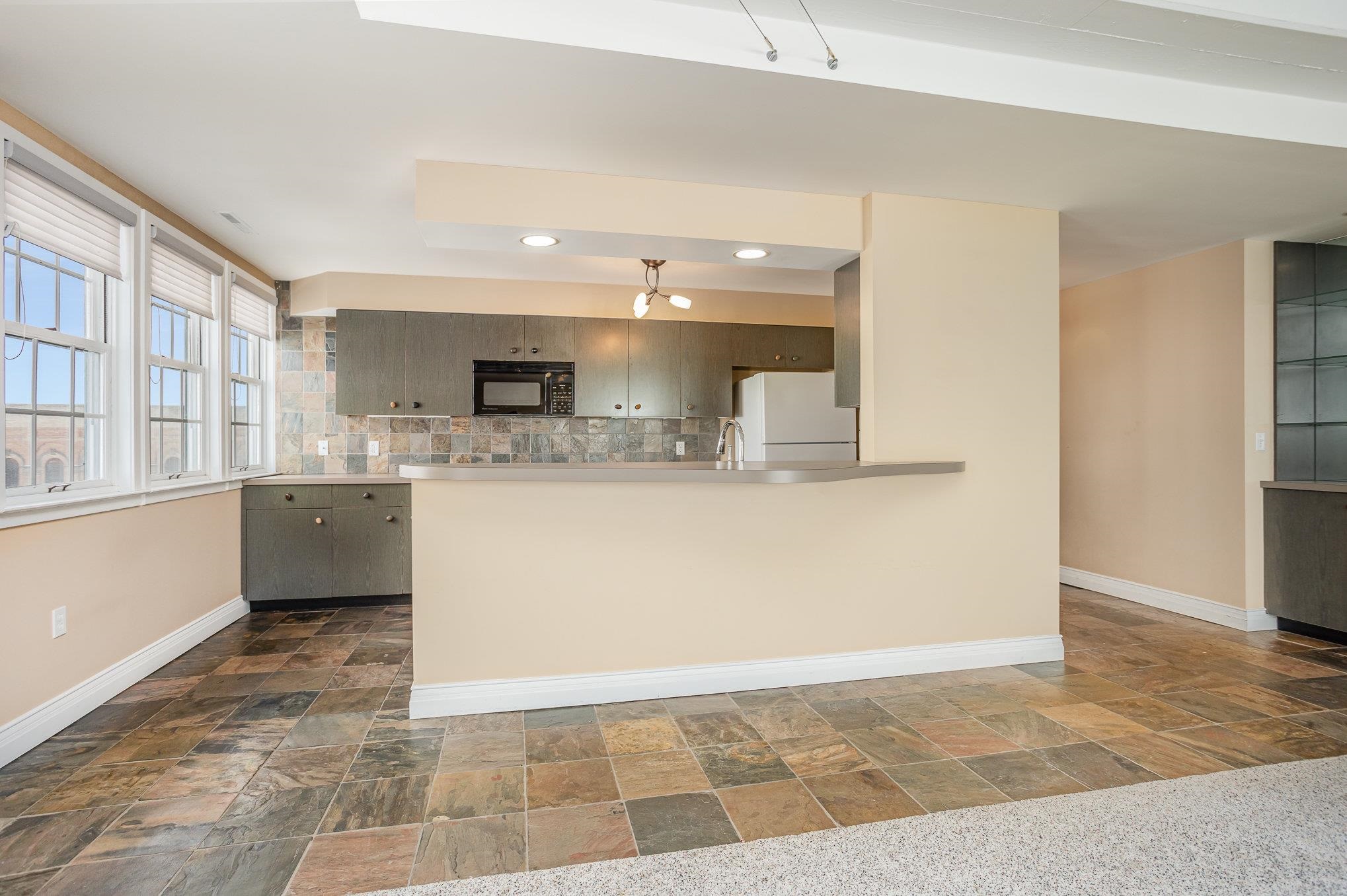 243 Jennison Place Bay City, MI 48708 - Photo 7 of 24 Gallery Image 7