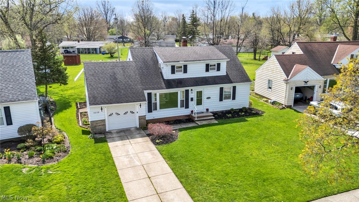 5238 Longton Road Lyndhurst, OH 44124 - Photo 3 of 42 Gallery Image 3