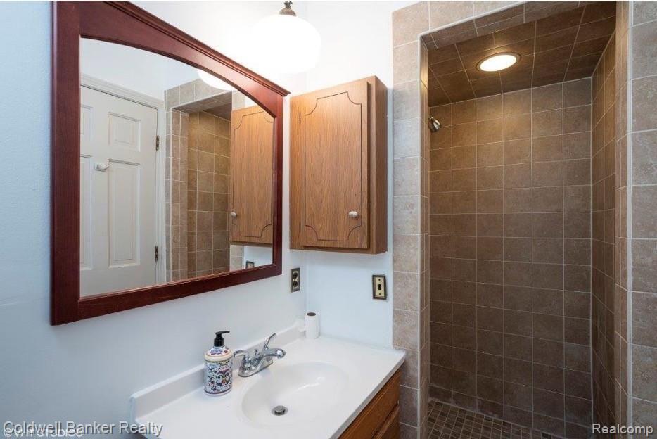 6040 Darramoor Road Bloomfield Hills, MI 48301 - Photo 46 of 47