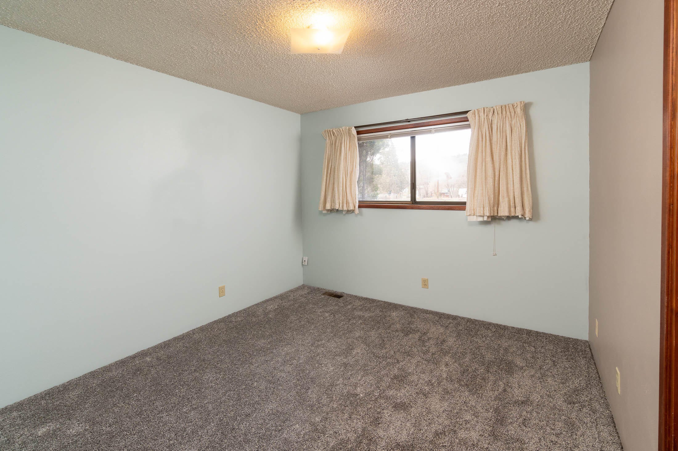 550 North Coles Road Prineville, OR 97754 - Photo 17 of 50 1st bedroom