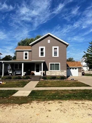 $199,900 | 307 South Rantoul Street, Lena, IL 61048