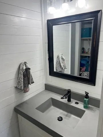 $199,900 | 307 South Rantoul Street, Lena, IL 61048