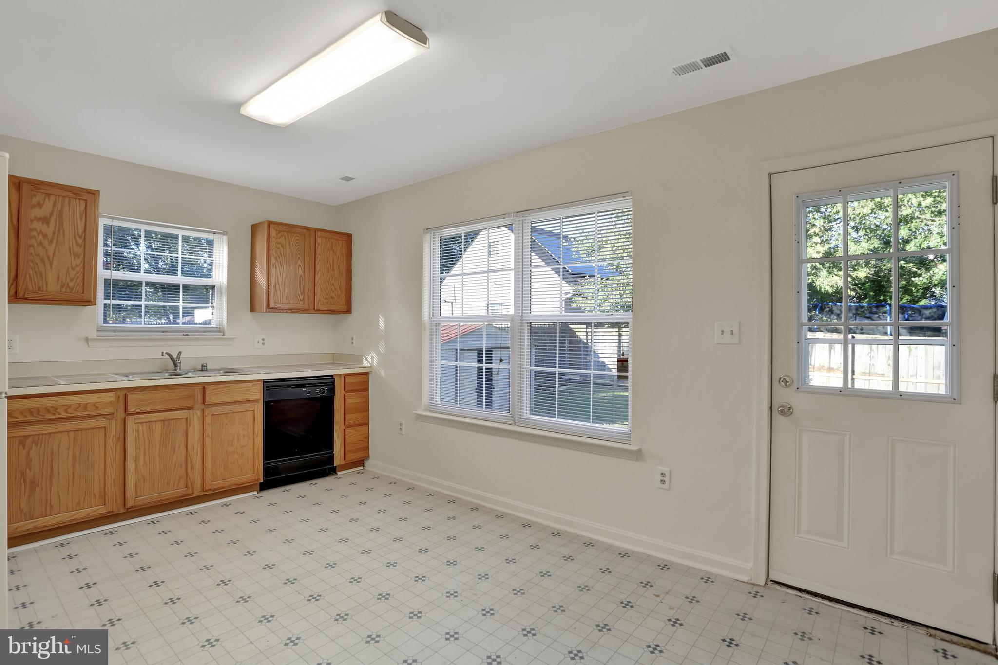 493 Sagner Avenue Frederick, MD 21701 - Photo 6 of 26 Kitchen