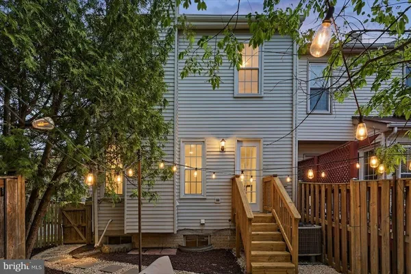 $525,000 | 1443 Bluemont Court, Herndon, VA 20170
