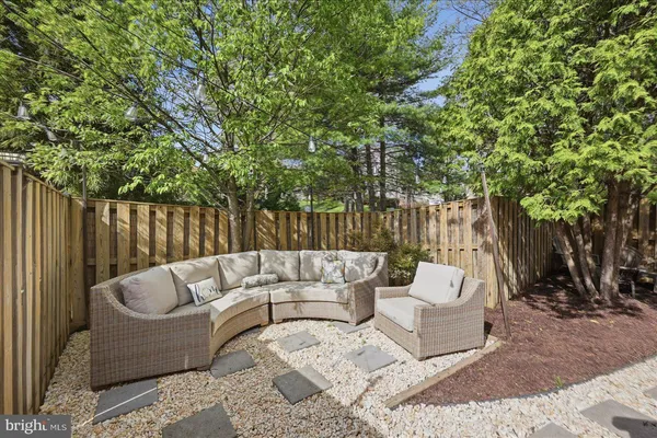 $525,000 | 1443 Bluemont Court, Herndon, VA 20170