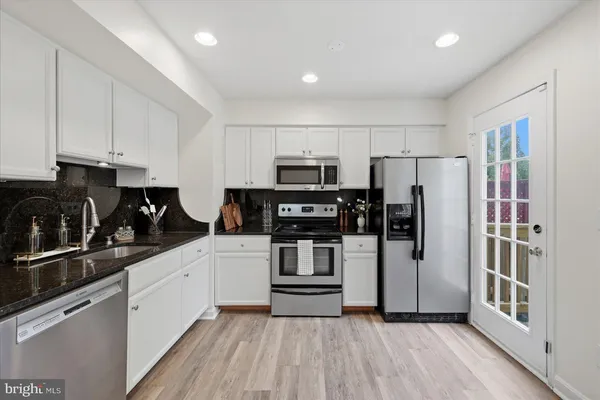 $525,000 | 1443 Bluemont Court, Herndon, VA 20170