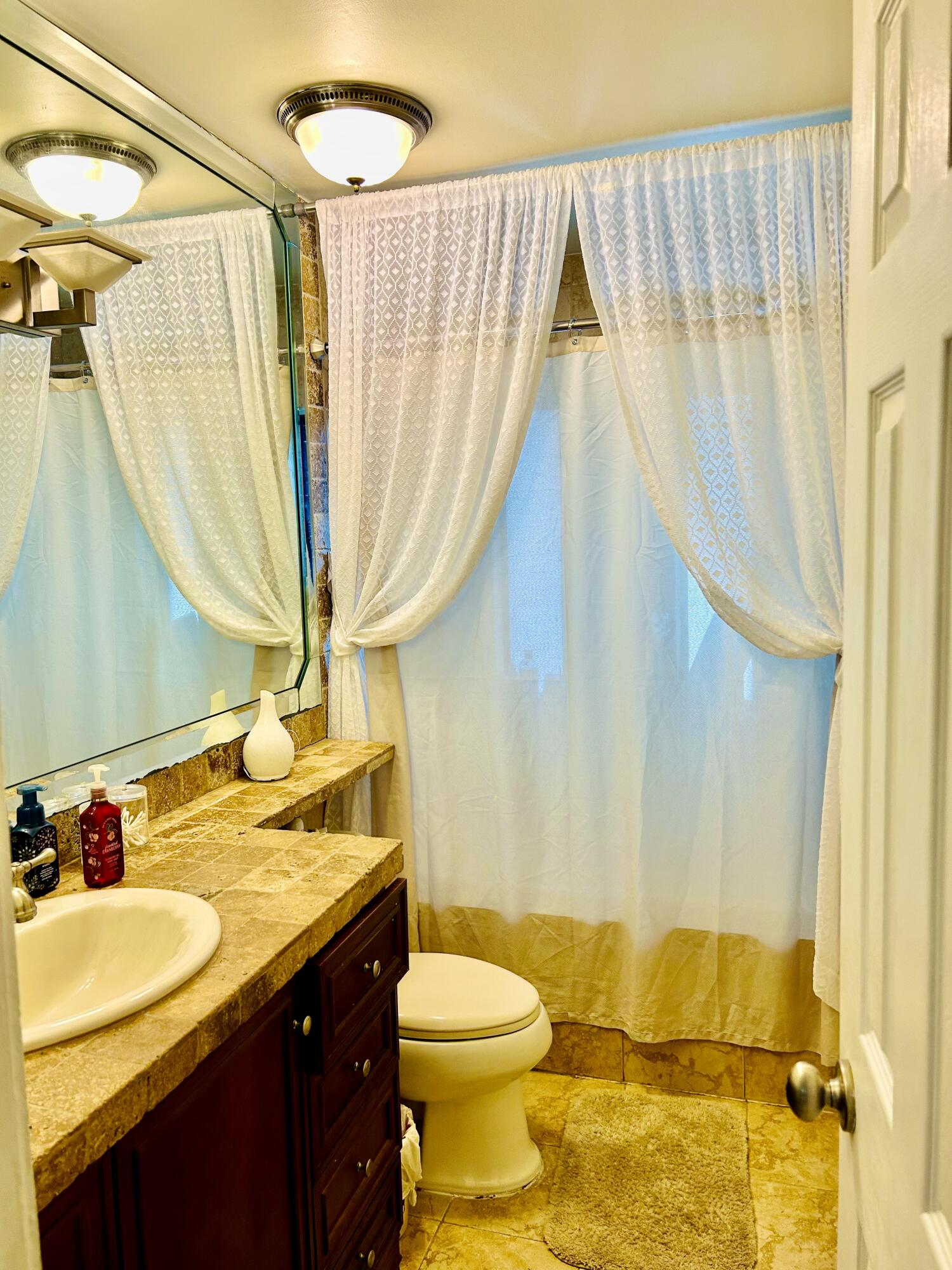 19487 Delaware Circle Boca Raton, FL 33434 - Photo 11 of 23 BATHROOM # 2