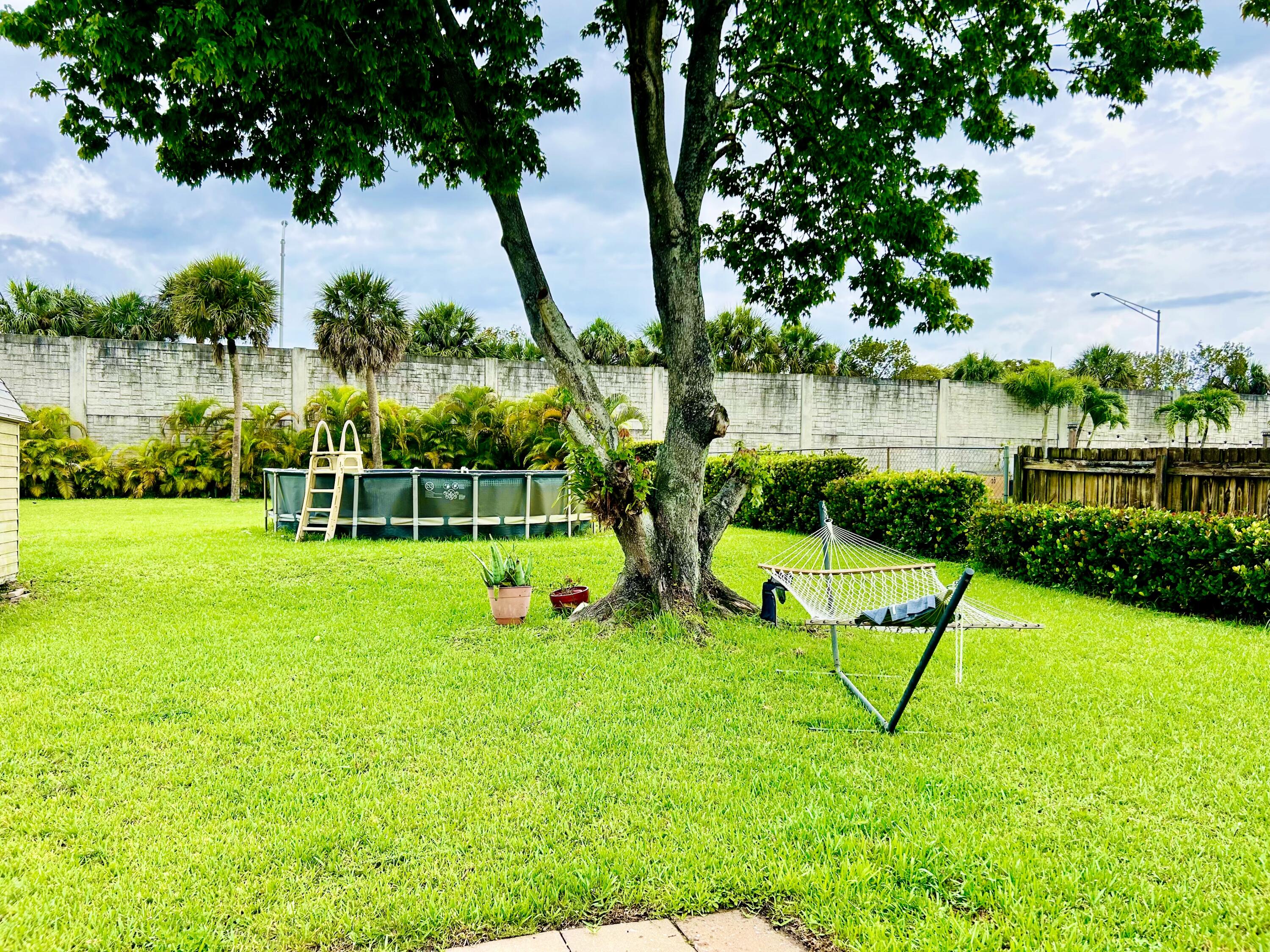 19487 Delaware Circle Boca Raton, FL 33434 - Photo 15 of 23 HUGE YARD/POOL