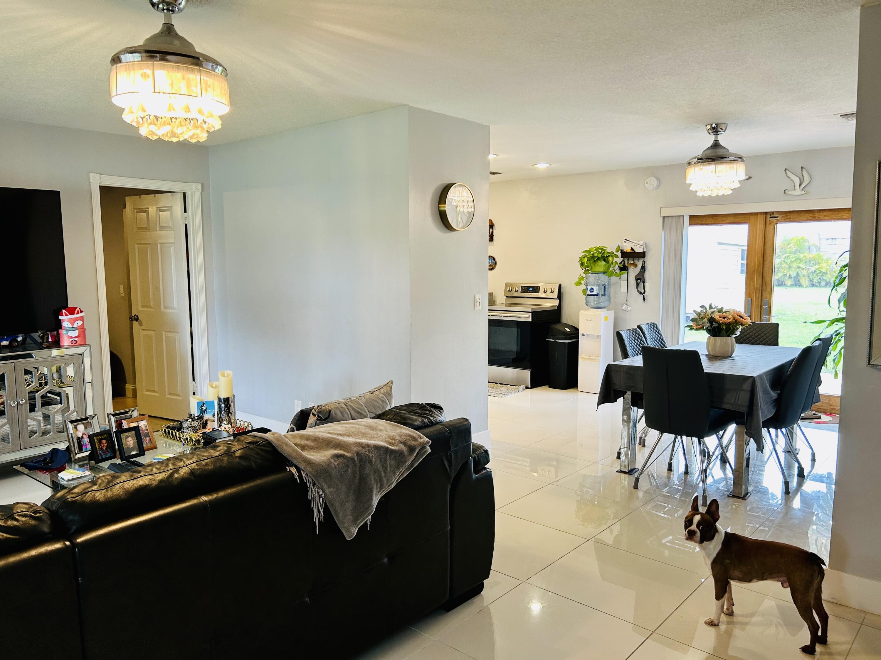 19487 Delaware Circle Boca Raton, FL 33434 - Photo 3 of 23 MAIN LIVING