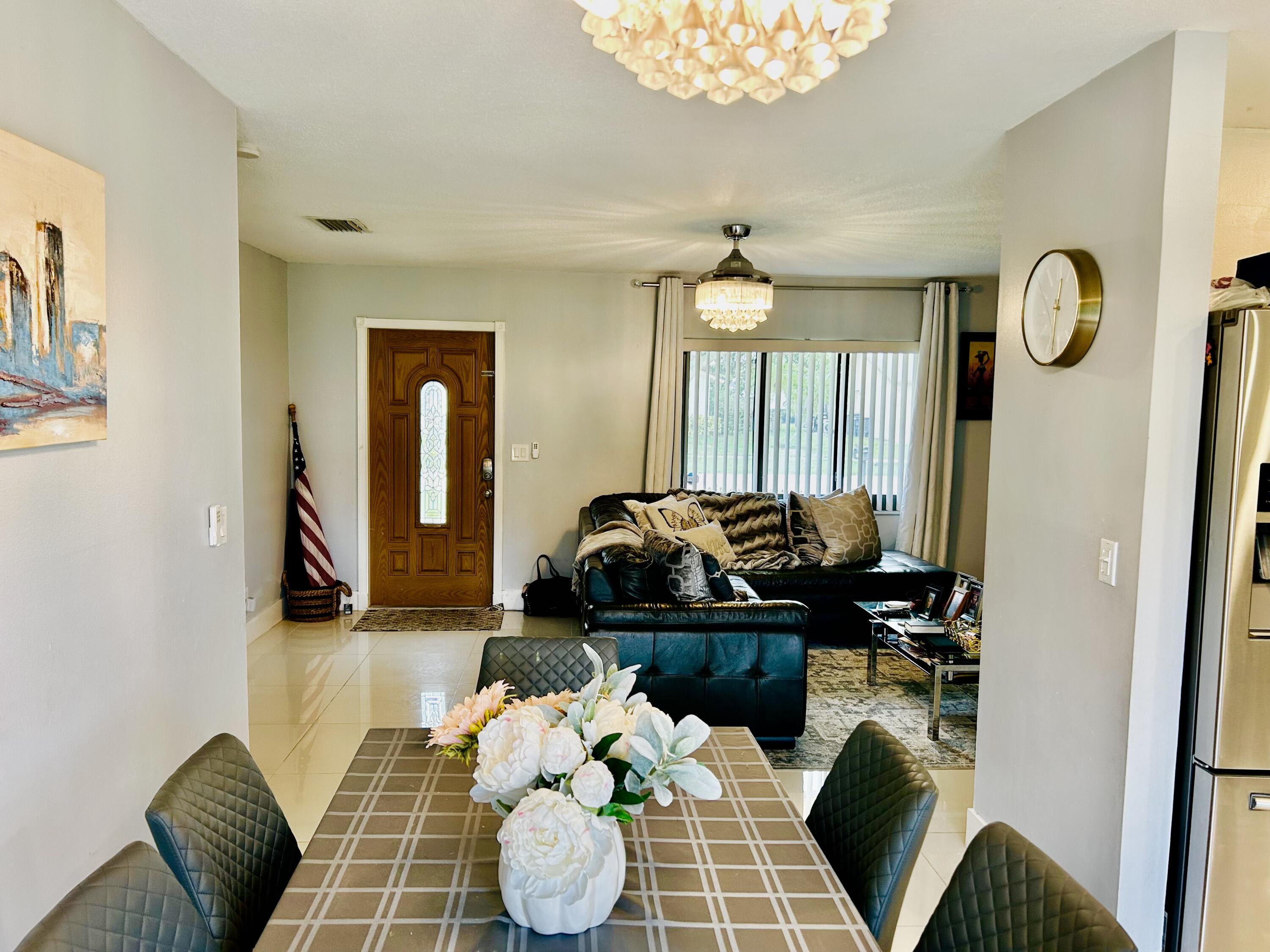 19487 Delaware Circle Boca Raton, FL 33434 - Photo 8 of 23 DINING ROOM
