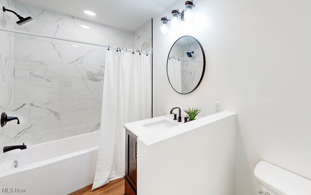 1048 Rolling Meadows Road Akron, OH 44333 - Photo 23 of 41 Main level 2nd primary bathroom