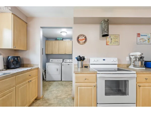 $365,000 | 220 Southeast Wells Road, Oakland, OR 97462