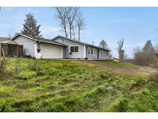 $365,000 | 220 Southeast Wells Road, Oakland, OR 97462