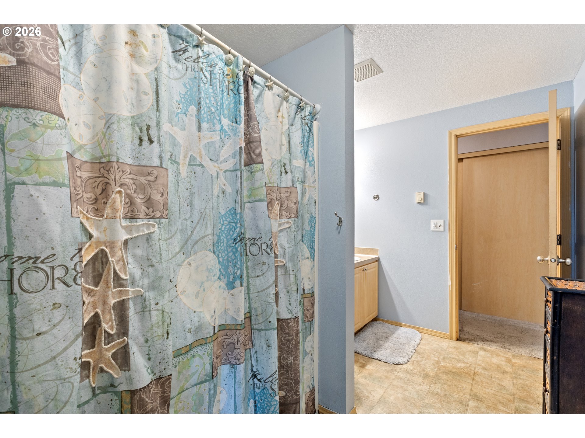 220 Southeast Wells Road Oakland, OR 97462 - Photo 36 of 45 a bathroom with a shower