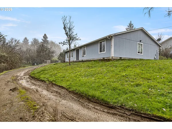 $365,000 | 220 Southeast Wells Road, Oakland, OR 97462