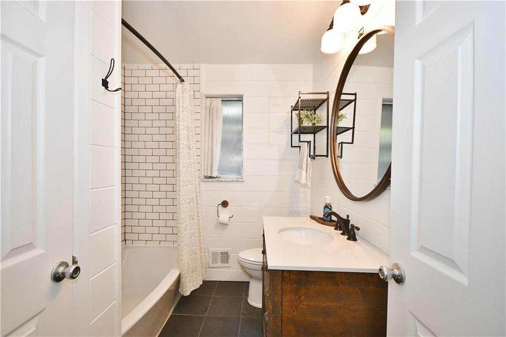 126 Fairfax Road Pittsburgh, PA 15221 - Photo 6 of 25 Gallery Image 6