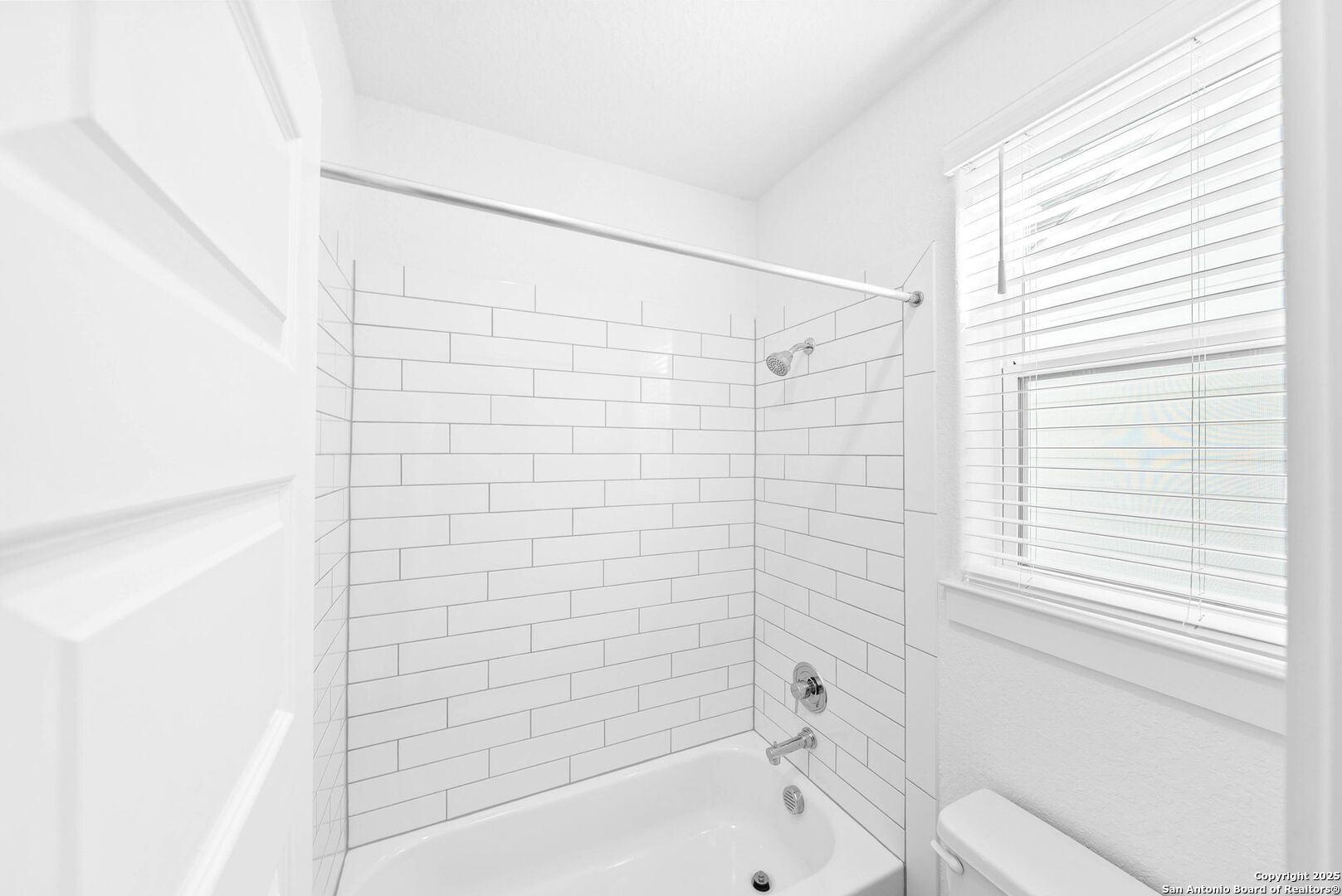 5843 Whitby Road, Unit 3 San Antonio, TX 78240 - Photo 24 of 37 a bathroom with a shower and bathtub