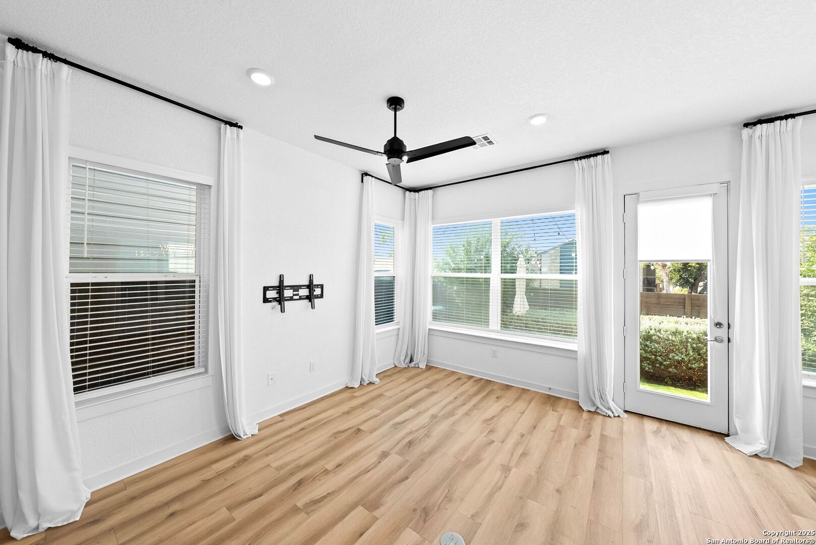 5843 Whitby Road, Unit 3 San Antonio, TX 78240 - Photo 9 of 37 a view of a room with a large window