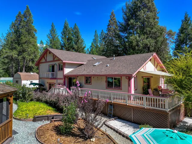 a view of a backyard with sitting area and garden