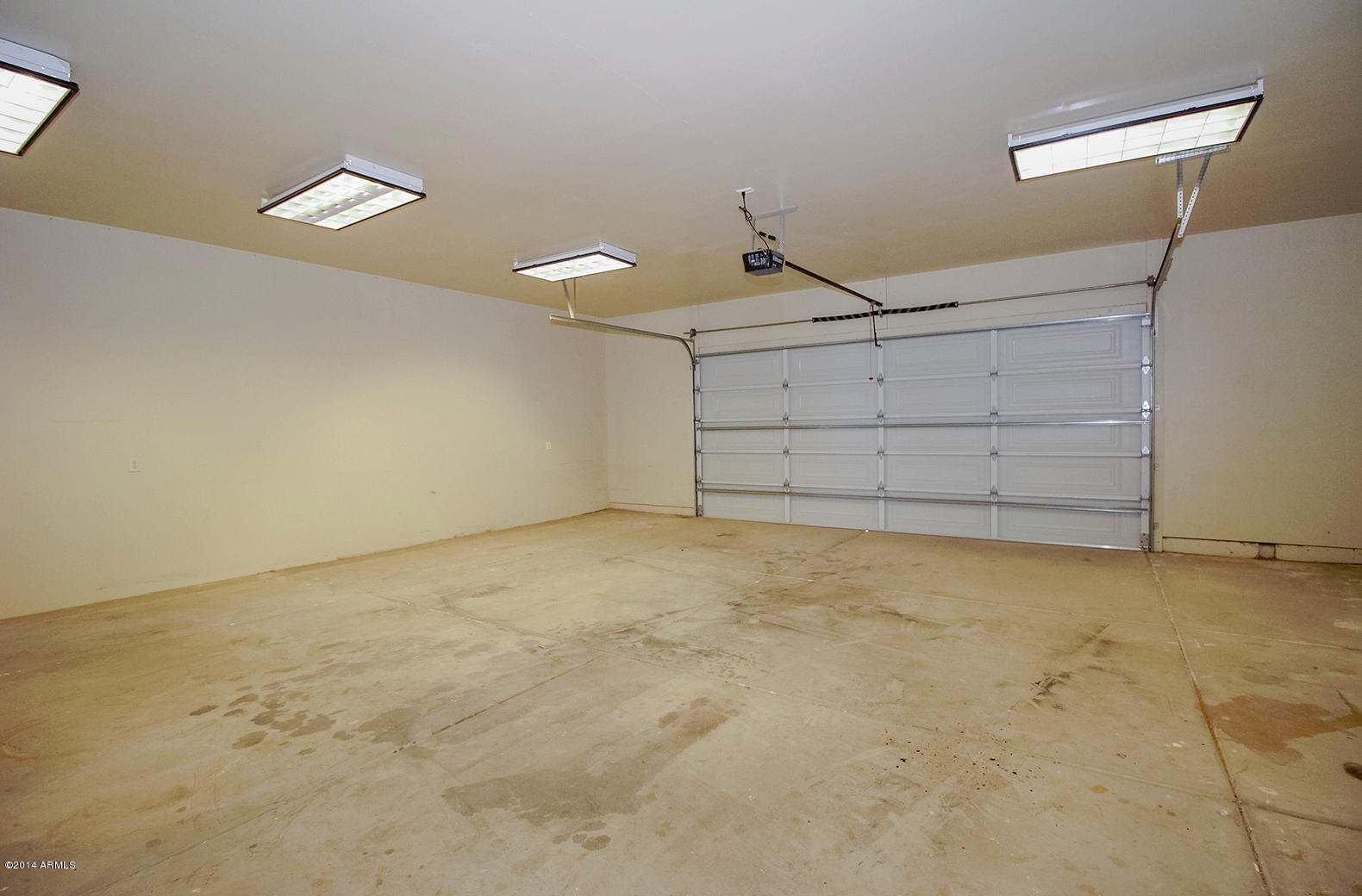 53538 West Robin Road Maricopa, AZ 85139 - Photo 31 of 38 Garage