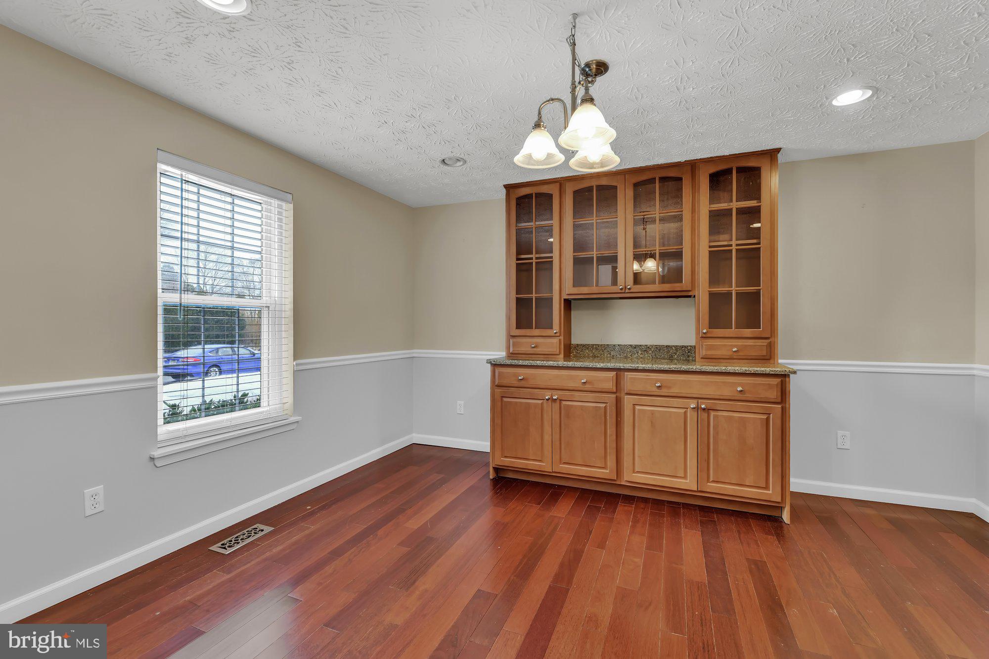 9328 Perglen Road Baltimore, MD 21236 - Photo 5 of 29