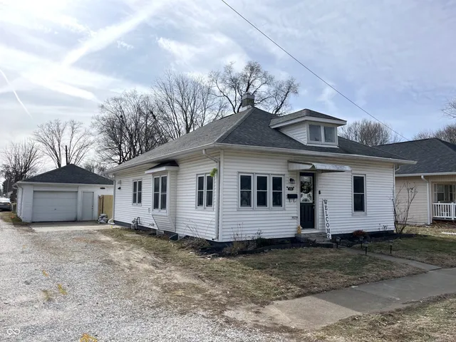 $154,900 | 938 Matthews Street, Clinton, IN 47842