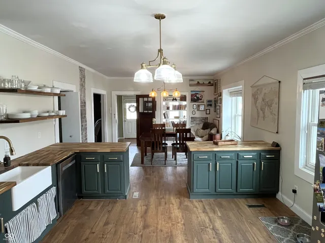 $154,900 | 938 Matthews Street, Clinton, IN 47842