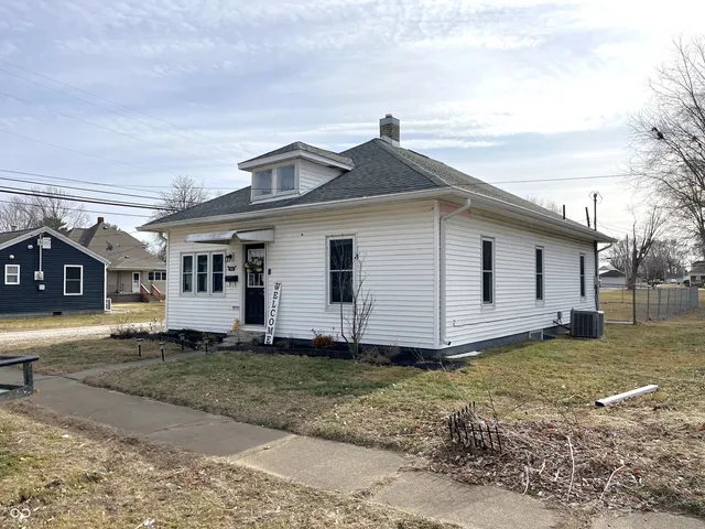 $154,900 | 938 Matthews Street, Clinton, IN 47842