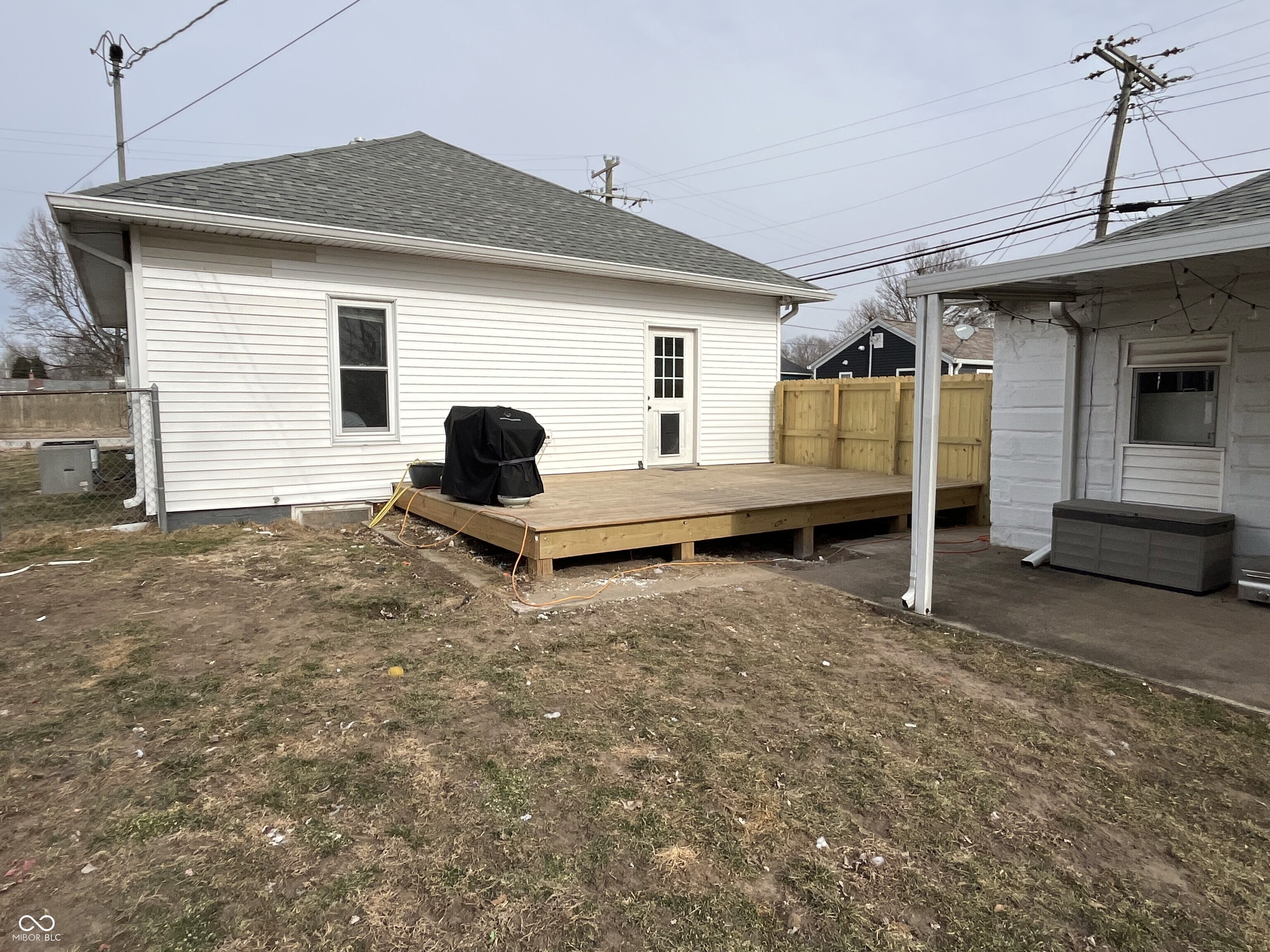 938 Matthews Street Clinton, IN 47842 - Photo 3 of 22