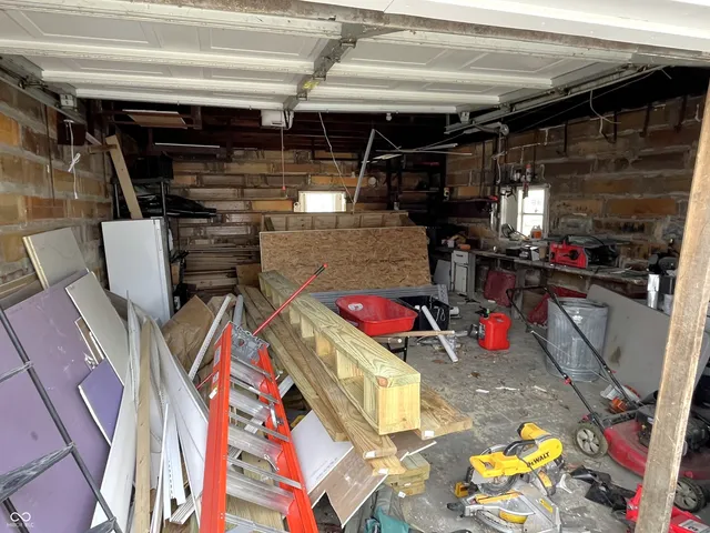 $154,900 | 938 Matthews Street, Clinton, IN 47842