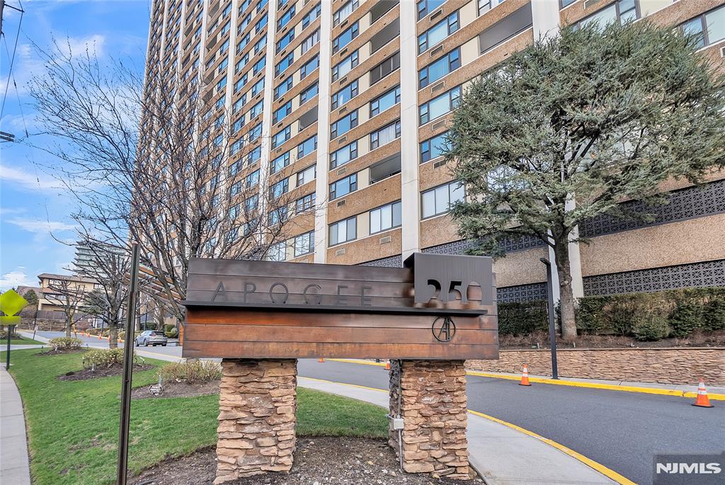 250 Gorge Road, Unit 21E Cliffside Park, NJ 07010 - Photo 20 of 21