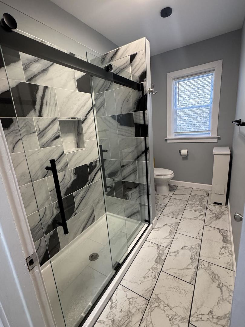 6231 North Francisco Avenue, Unit 2S Chicago, IL 60659 - Photo 16 of 24 a bathroom with a glass shower door