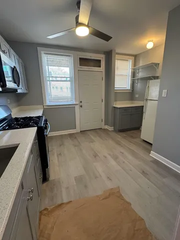 $1,900 | 6231 North Francisco Avenue, Unit 2S, Chicago, IL 60659