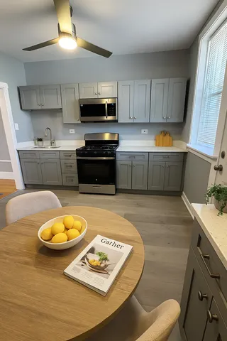 $1,900 | 6231 North Francisco Avenue, Unit 2S, Chicago, IL 60659